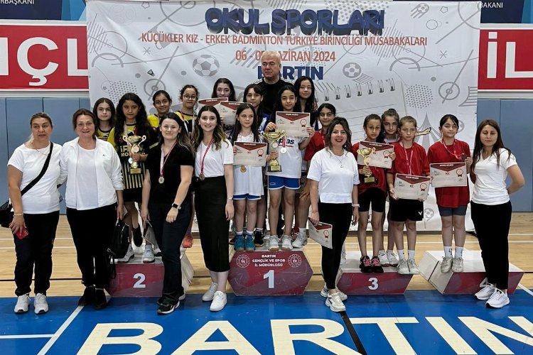Bursa Osmangazili badmintonculardan Türkiye şampiyonluğu