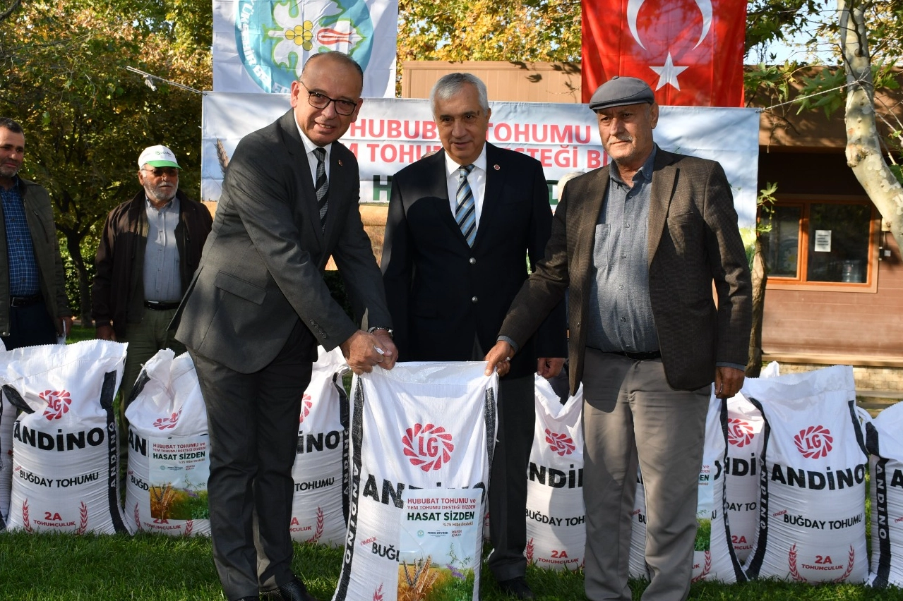 Manisa Büyükşehir'den çiftçilere tohum desteği